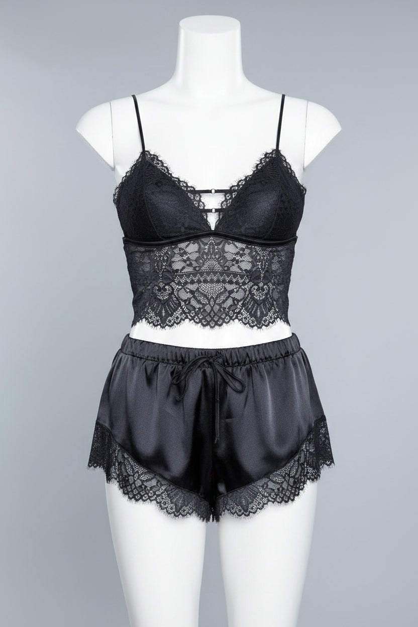 2-Piece Lace Set: How to Style a Feminine Two-Piece Outfit